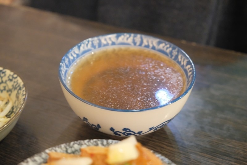 【板橋｜新埔站】星馬廚房＿燒雞腿的色澤讓人流口直流＿肉質多汁水嫩＿高CP值的海南雞飯