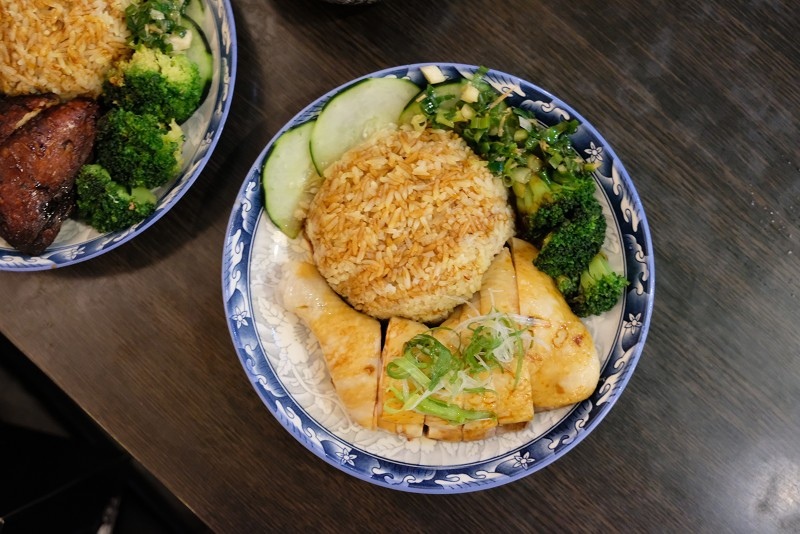 【板橋｜新埔站】星馬廚房＿燒雞腿的色澤讓人流口直流＿肉質多汁水嫩＿高CP值的海南雞飯