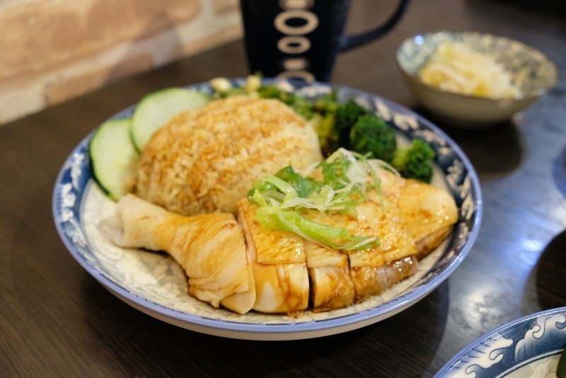 【板橋｜新埔站】星馬廚房＿燒雞腿的色澤讓人流口直流＿肉質多汁水嫩＿高CP值的海南雞飯