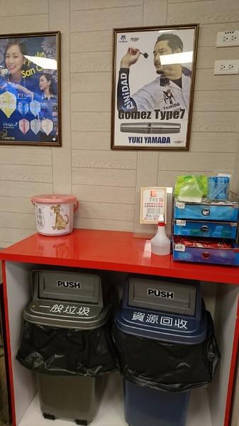 胖老爹美式炸雞(高雄站前店)：高雄~胖老爹美式炸雞(站前店)~皮薄酥脆肉鮮嫩多汁~等待是值得的~