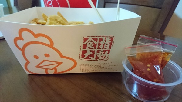 胖老爹美式炸雞(高雄站前店)：高雄~胖老爹美式炸雞(站前店)~皮薄酥脆肉鮮嫩多汁~等待是值得的~