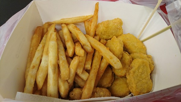 胖老爹美式炸雞(高雄站前店)：高雄~胖老爹美式炸雞(站前店)~皮薄酥脆肉鮮嫩多汁~等待是值得的~