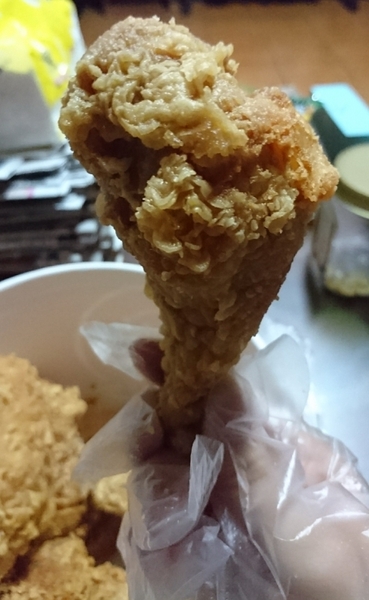 胖老爹美式炸雞(高雄站前店)：高雄~胖老爹美式炸雞(站前店)~皮薄酥脆肉鮮嫩多汁~等待是值得的~