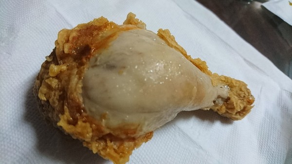 胖老爹美式炸雞(高雄站前店)：高雄~胖老爹美式炸雞(站前店)~皮薄酥脆肉鮮嫩多汁~等待是值得的~