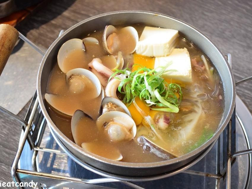 深藏在彰化員林的超好吃的起司魷魚年糕鍋~牽絲濃郁口感令人欲罷不能！