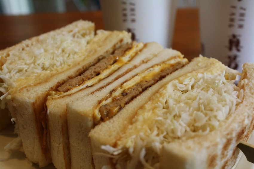 【行天宮美食】真芳-招牌三明治/手工古早味蛋餅/紅茶牛奶|台北推薦平價早午餐