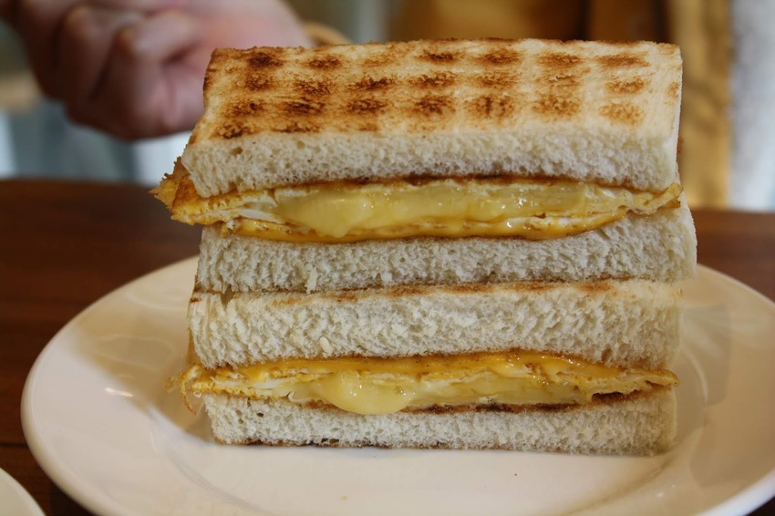 【行天宮美食】真芳-招牌三明治/手工古早味蛋餅/紅茶牛奶|台北推薦平價早午餐