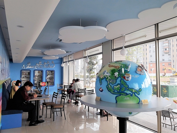 7-11松豪門市：【台中市景點】7-11松豪門市~狗機長環遊全世界的圓夢之旅