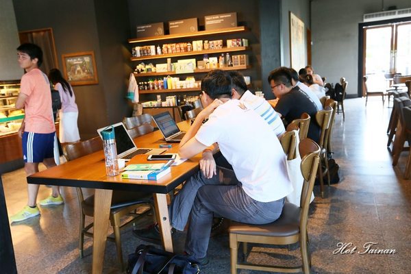 Starbucks Coffee 統一星巴克(嘉義民雄門市):【嘉義景點】來教堂喝上一杯咖啡吧!全台最美的星巴克在嘉義民雄