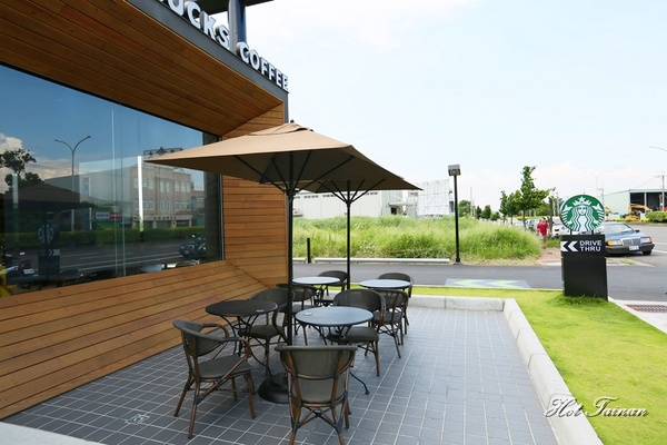 Starbucks Coffee 統一星巴克(嘉義民雄門市):【嘉義景點】來教堂喝上一杯咖啡吧!全台最美的星巴克在嘉義民雄