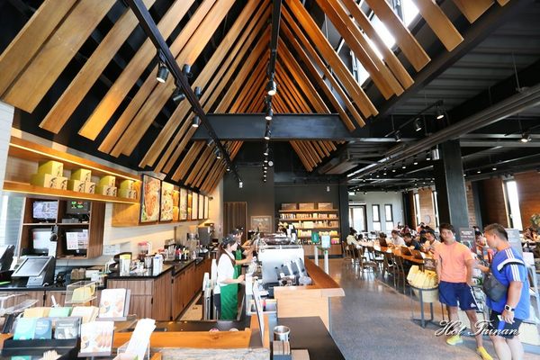 Starbucks Coffee 統一星巴克(嘉義民雄門市):【嘉義景點】來教堂喝上一杯咖啡吧!全台最美的星巴克在嘉義民雄