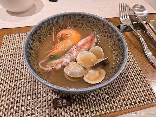 【住。金瓜石】大雨中的金瓜石來場與自己的緩慢對話–緩慢 金瓜