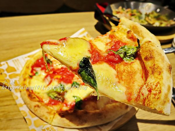 堤諾比薩 Tino's Pizza Café(高雄河堤店)：堤諾比薩 Tino's Pizza Café-高雄河堤店
