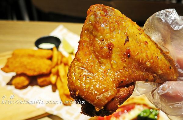 堤諾比薩 Tino's Pizza Café(高雄河堤店)：堤諾比薩 Tino's Pizza Café-高雄河堤店