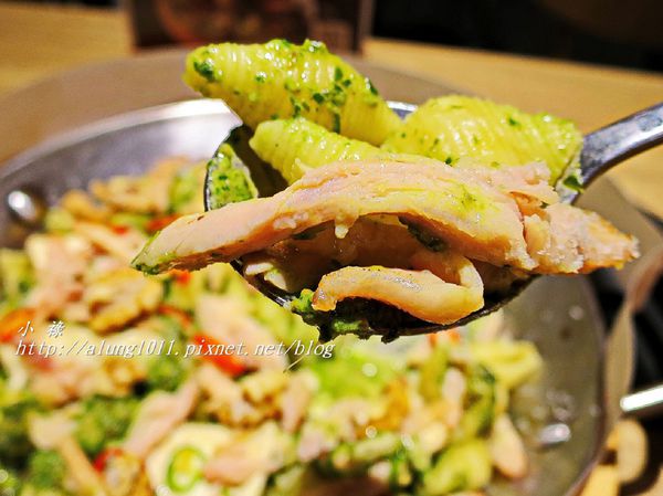 堤諾比薩 Tino's Pizza Café(高雄河堤店)：堤諾比薩 Tino's Pizza Café-高雄河堤店