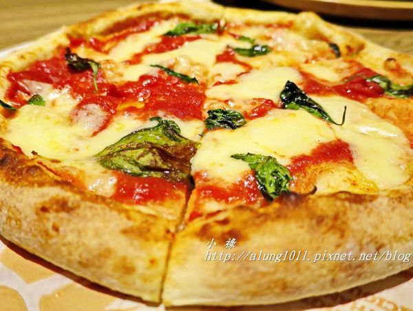 堤諾比薩 Tino's Pizza Café(高雄河堤店)：堤諾比薩 Tino's Pizza Café-高雄河堤店