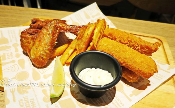 堤諾比薩 Tino's Pizza Café(高雄河堤店)：堤諾比薩 Tino's Pizza Café-高雄河堤店