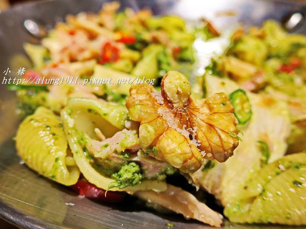 堤諾比薩 Tino's Pizza Café(高雄河堤店)：堤諾比薩 Tino's Pizza Café-高雄河堤店