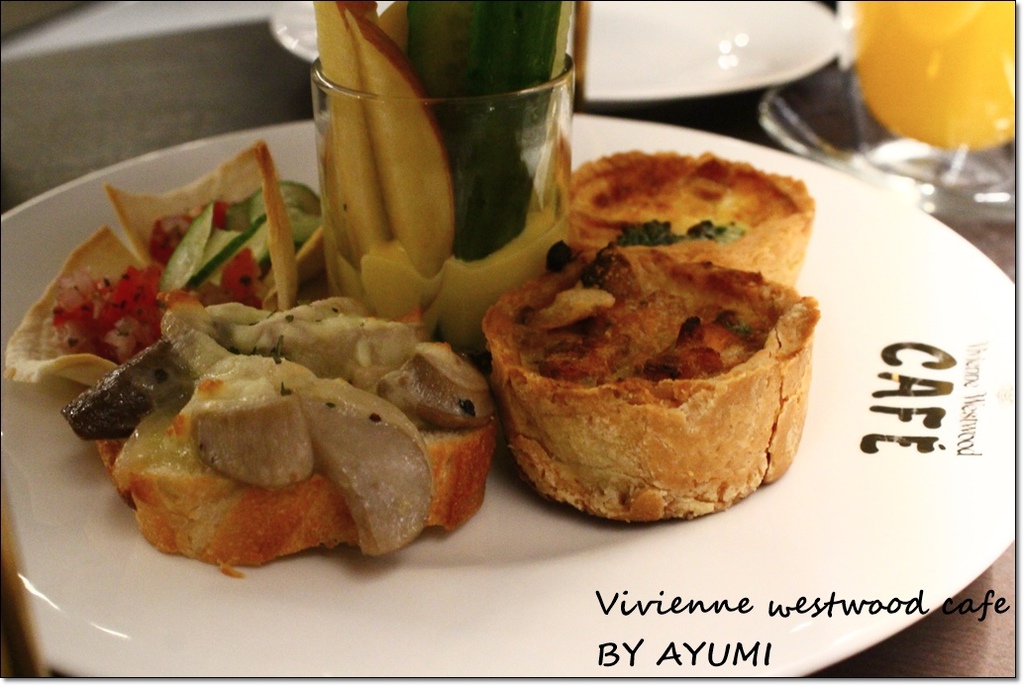 Vivienne westwood cafe：『愛評體驗團』►台北市大安區◄偶爾也來裝貴婦享受英式下午茶大安區♡Vivienne westwood cafe♡