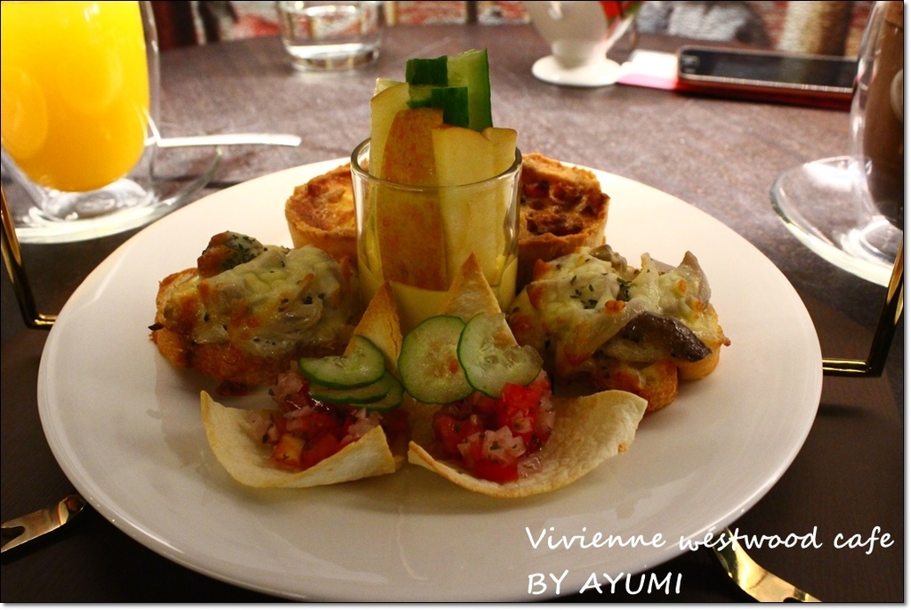 Vivienne westwood cafe：『愛評體驗團』►台北市大安區◄偶爾也來裝貴婦享受英式下午茶大安區♡Vivienne westwood cafe♡