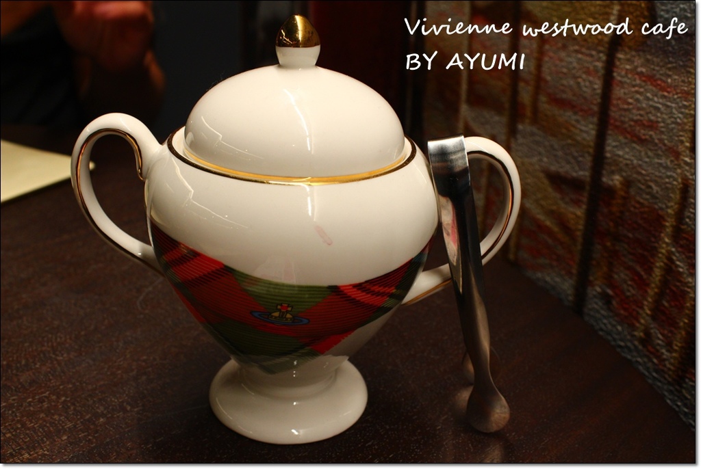 Vivienne westwood cafe：『愛評體驗團』►台北市大安區◄偶爾也來裝貴婦享受英式下午茶大安區♡Vivienne westwood cafe♡
