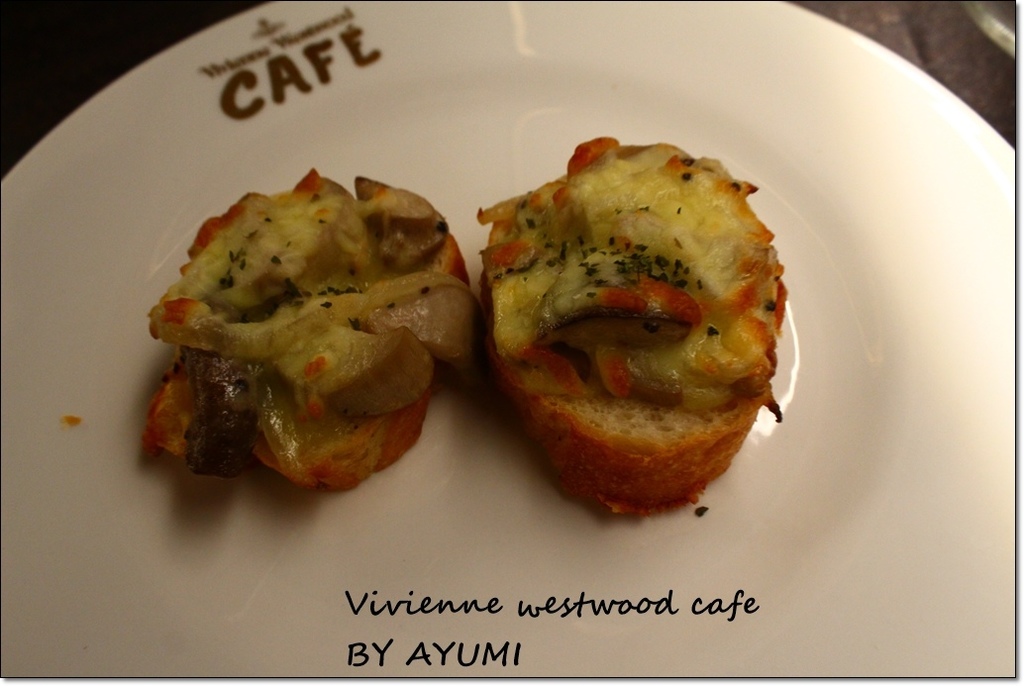 Vivienne westwood cafe：『愛評體驗團』►台北市大安區◄偶爾也來裝貴婦享受英式下午茶大安區♡Vivienne westwood cafe♡