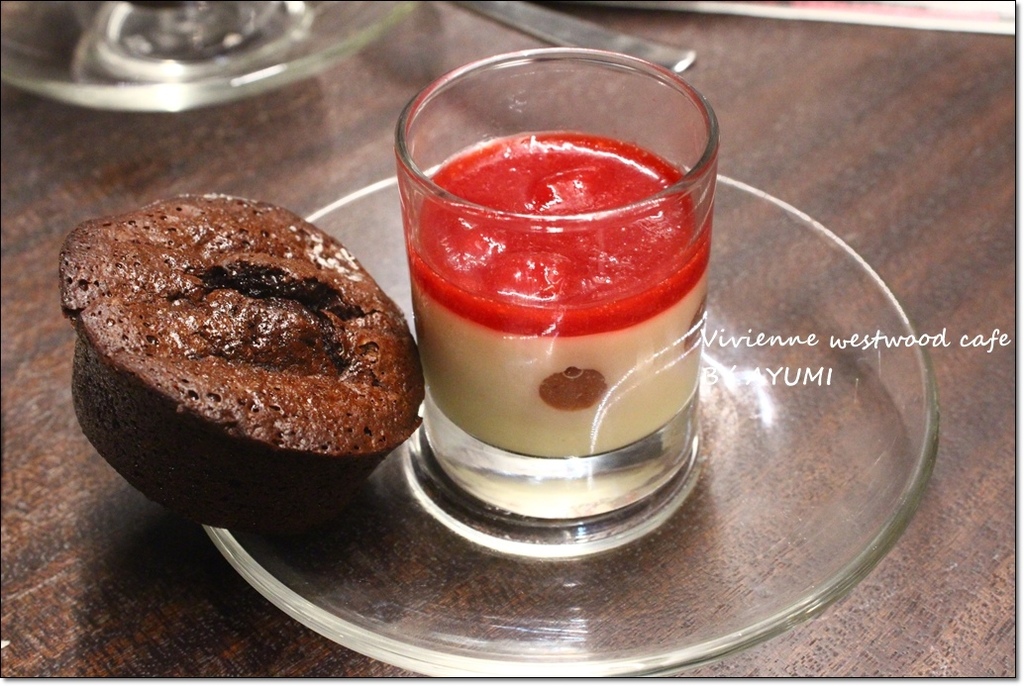 Vivienne westwood cafe：『愛評體驗團』►台北市大安區◄偶爾也來裝貴婦享受英式下午茶大安區♡Vivienne westwood cafe♡