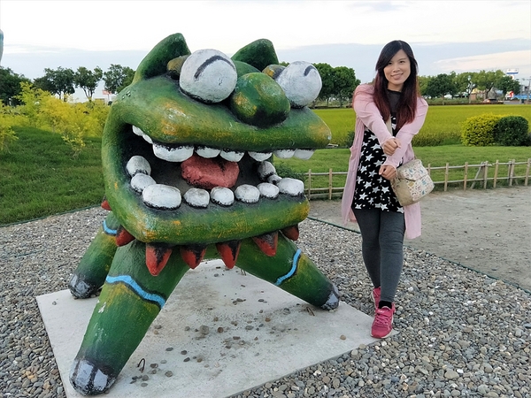 雲林西螺埤頭繪本公園：【雲林西螺景點】埤頭立體繪本公園~新景點報到，立體繪本公園「很久很久以前有一座三合院」，小場景快門按不停