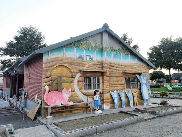 雲林西螺埤頭繪本公園：【雲林西螺景點】埤頭立體繪本公園~新景點報到，立體繪本公園「很久很久以前有一座三合院」，小場景快門按不停