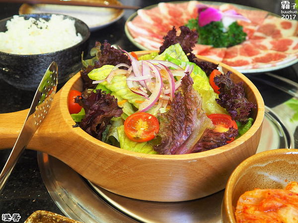 澄居烤物燒肉: 澄居烤物燒肉,台灣大道上的燒肉店內有滿滿乾燥花,美美入鏡~