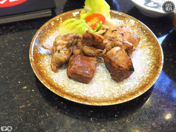 澄居烤物燒肉: 澄居烤物燒肉,台灣大道上的燒肉店內有滿滿乾燥花,美美入鏡~