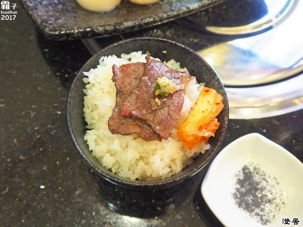 澄居烤物燒肉: 澄居烤物燒肉,台灣大道上的燒肉店內有滿滿乾燥花,美美入鏡~