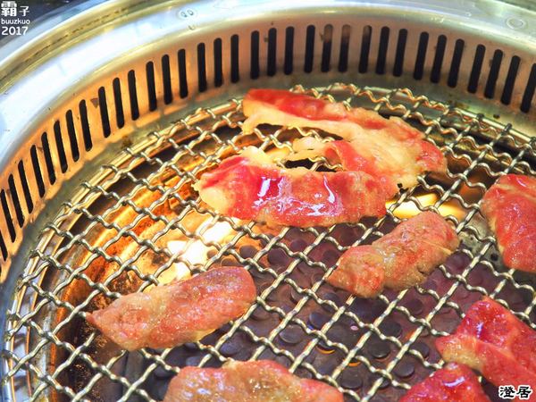 澄居烤物燒肉: 澄居烤物燒肉,台灣大道上的燒肉店內有滿滿乾燥花,美美入鏡~