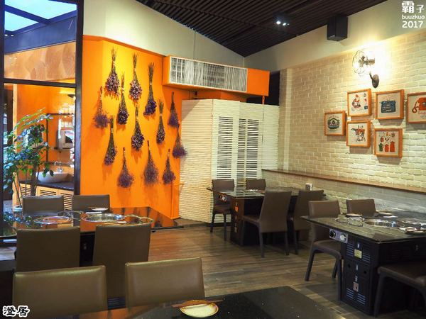 澄居烤物燒肉: 澄居烤物燒肉,台灣大道上的燒肉店內有滿滿乾燥花,美美入鏡~