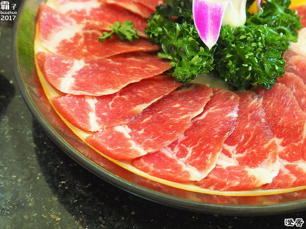 澄居烤物燒肉: 澄居烤物燒肉,台灣大道上的燒肉店內有滿滿乾燥花,美美入鏡~