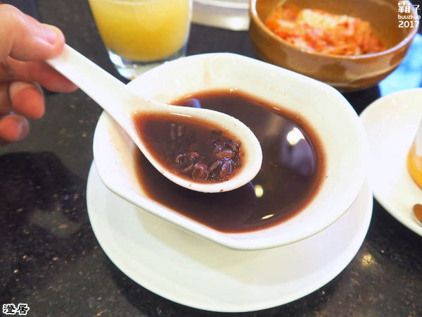 澄居烤物燒肉: 澄居烤物燒肉,台灣大道上的燒肉店內有滿滿乾燥花,美美入鏡~