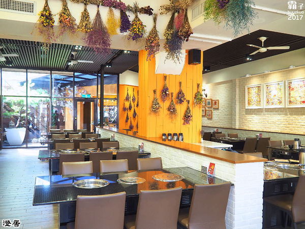 澄居烤物燒肉: 澄居烤物燒肉,台灣大道上的燒肉店內有滿滿乾燥花,美美入鏡~