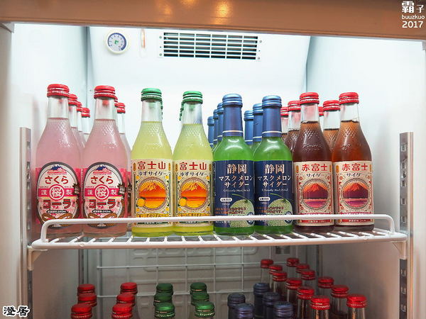 澄居烤物燒肉: 澄居烤物燒肉,台灣大道上的燒肉店內有滿滿乾燥花,美美入鏡~