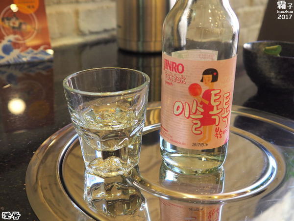 澄居烤物燒肉: 澄居烤物燒肉,台灣大道上的燒肉店內有滿滿乾燥花,美美入鏡~