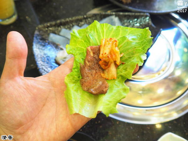 澄居烤物燒肉: 澄居烤物燒肉,台灣大道上的燒肉店內有滿滿乾燥花,美美入鏡~