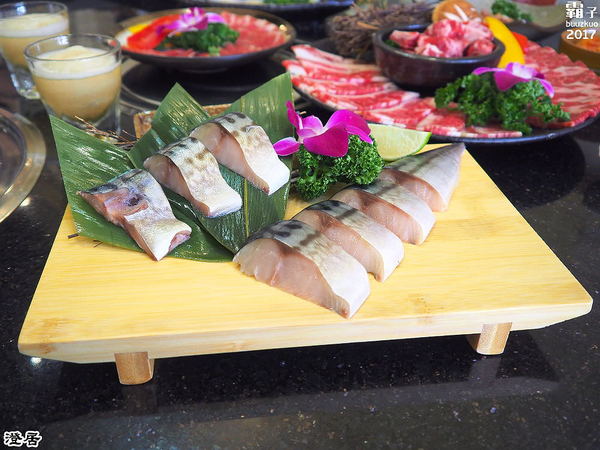 澄居烤物燒肉: 澄居烤物燒肉,台灣大道上的燒肉店內有滿滿乾燥花,美美入鏡~