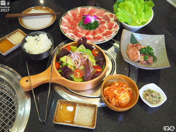 澄居烤物燒肉: 澄居烤物燒肉,台灣大道上的燒肉店內有滿滿乾燥花,美美入鏡~