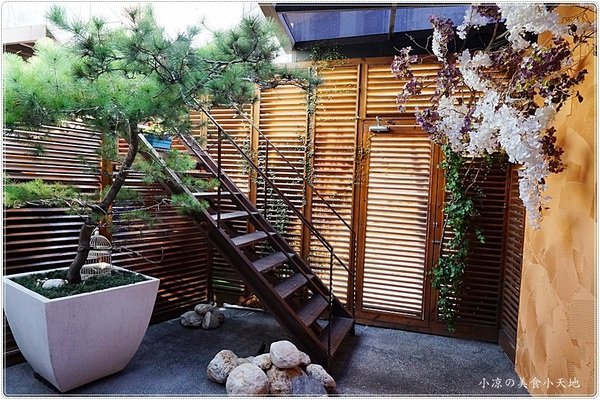 澄居烤物燒肉:台中。西區』澄居烤物燒肉║最新IG打卡美食。乾燥花燒肉餐廳,個人、雙人精緻燒肉套餐,女孩肯定會喜歡!