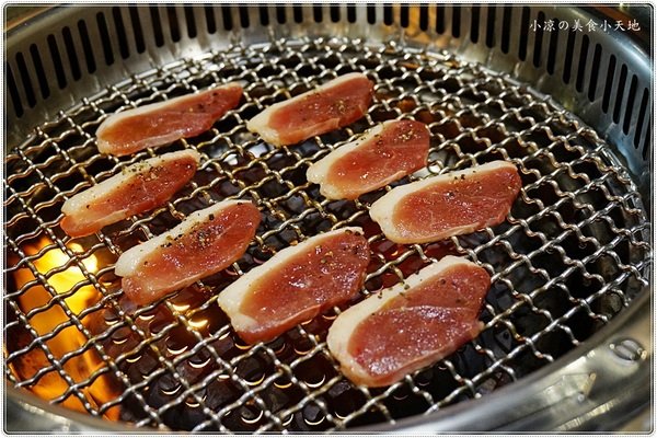 澄居烤物燒肉:台中。西區』澄居烤物燒肉║最新IG打卡美食。乾燥花燒肉餐廳,個人、雙人精緻燒肉套餐,女孩肯定會喜歡!