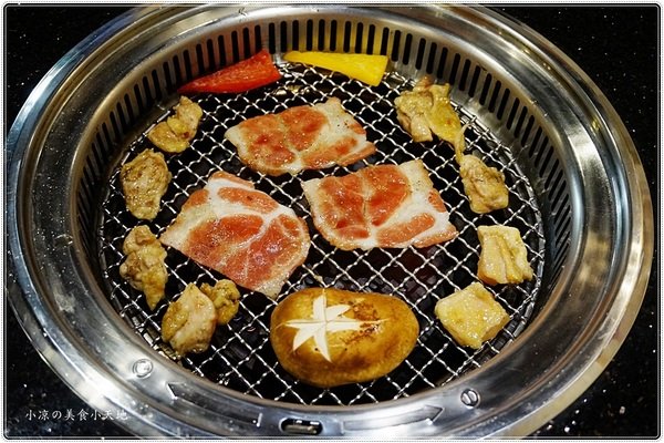 澄居烤物燒肉:台中。西區』澄居烤物燒肉║最新IG打卡美食。乾燥花燒肉餐廳,個人、雙人精緻燒肉套餐,女孩肯定會喜歡!