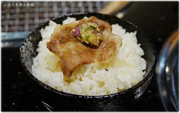 澄居烤物燒肉:台中。西區』澄居烤物燒肉║最新IG打卡美食。乾燥花燒肉餐廳,個人、雙人精緻燒肉套餐,女孩肯定會喜歡!