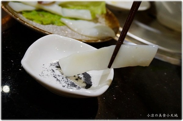 澄居烤物燒肉:台中。西區』澄居烤物燒肉║最新IG打卡美食。乾燥花燒肉餐廳,個人、雙人精緻燒肉套餐,女孩肯定會喜歡!