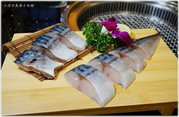 澄居烤物燒肉:台中。西區』澄居烤物燒肉║最新IG打卡美食。乾燥花燒肉餐廳,個人、雙人精緻燒肉套餐,女孩肯定會喜歡!