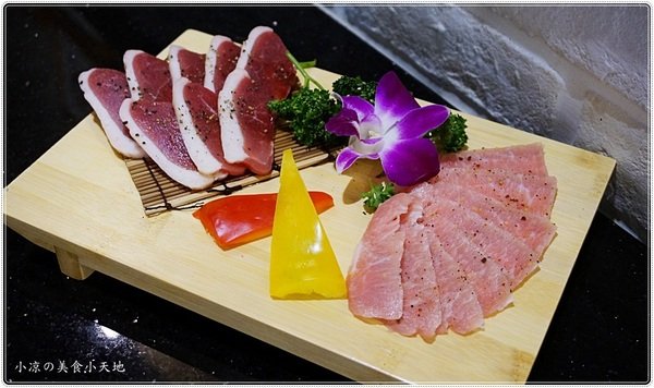 澄居烤物燒肉:台中。西區』澄居烤物燒肉║最新IG打卡美食。乾燥花燒肉餐廳,個人、雙人精緻燒肉套餐,女孩肯定會喜歡!