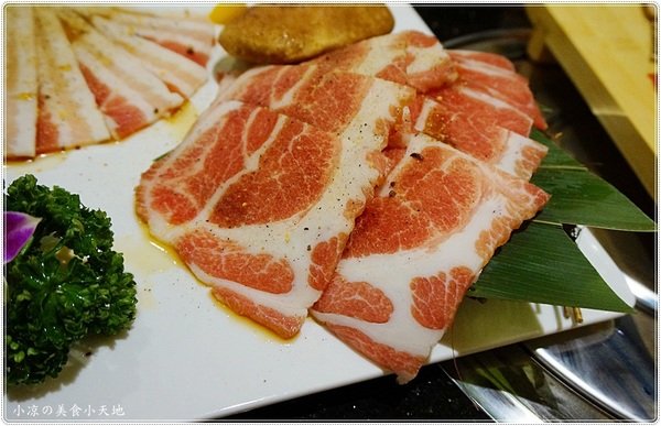 澄居烤物燒肉:台中。西區』澄居烤物燒肉║最新IG打卡美食。乾燥花燒肉餐廳,個人、雙人精緻燒肉套餐,女孩肯定會喜歡!